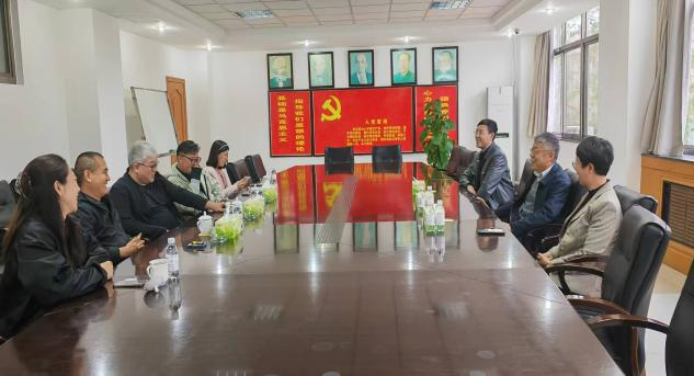 公司高層領(lǐng)導(dǎo)考察團(tuán)赴青島考察多家食品公司